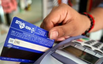 IMPOSITIVAS – AFIP ratificó que sigue el reintegro del 15% en compras con tarjeta de débito: a quiénes beneficia