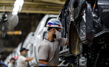 ECONOMÍA – Primer pronóstico del mercado en 2022: prevé inflación de 55% pero redujo expectativa de devaluación