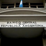 ECONOMÍA – Los bancos eliminan comisiones por recibir dólares del exterior a freelancers y jubilados