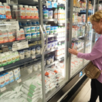 ECONOMÍA – Empresarios advierten que caen las ventas porque “la gente usa la tarjeta de crédito para comprar alimentos”