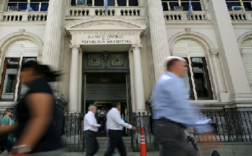 FINANCIERA – Ante inversores, el BCRA celebró la caída de la compra de dólares tras las elecciones y previó un retroceso de la inflación