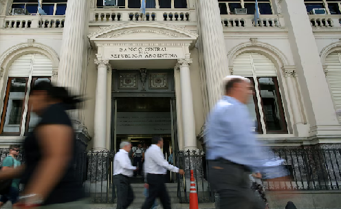 FINANCIERA – Ante inversores, el BCRA celebró la caída de la compra de dólares tras las elecciones y previó un retroceso de la inflación