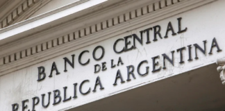 NACIONALES – El Banco Central (BCRA) flexibilizó el cepo cambiario para empresas
