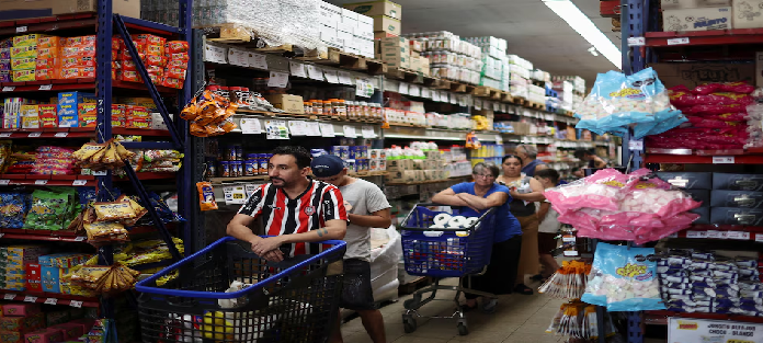 ECONOMÍA – Consumo con señales mixtas: las ventas en supermercados crecieron en 2025, pero los mayoristas sufrieron una dura caída