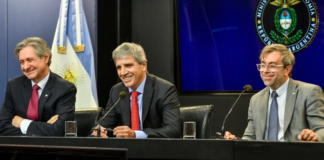 NACIONALES – Esquivar Wall Street para pagar menos interés y desalentar pulsiones “dolarizadoras” hacia un 2027 con presidenciales