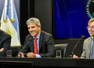 NACIONALES – Esquivar Wall Street para pagar menos interés y desalentar pulsiones “dolarizadoras” hacia un 2027 con presidenciales